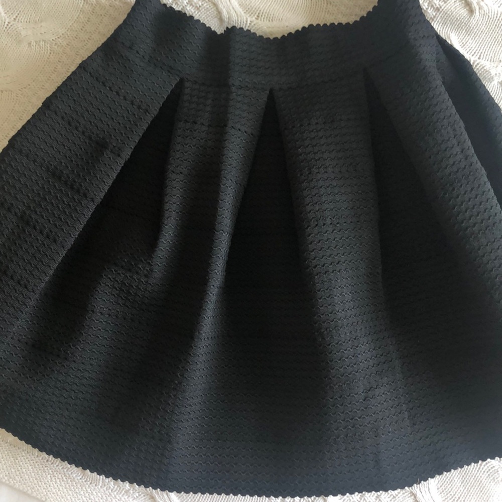 EXPRESS BLACK SKIRT. - Picture 6 of 8